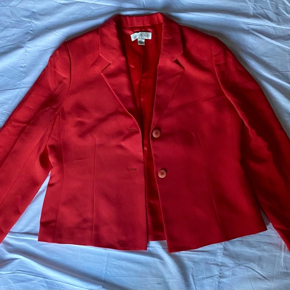 Casual Corner Women’s Red Suit - Picture 3 of 6